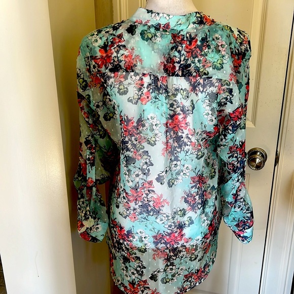 Cut from the cloth, ladies, sheer blouse, small oversize small. Floral V-neck. - Picture 12 of 12